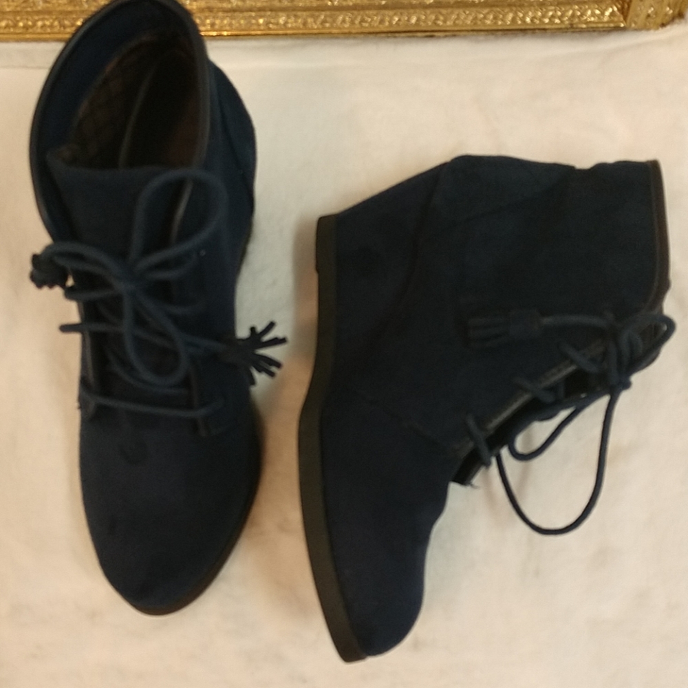 Navy Blue Madden Girl Booties sz 8M